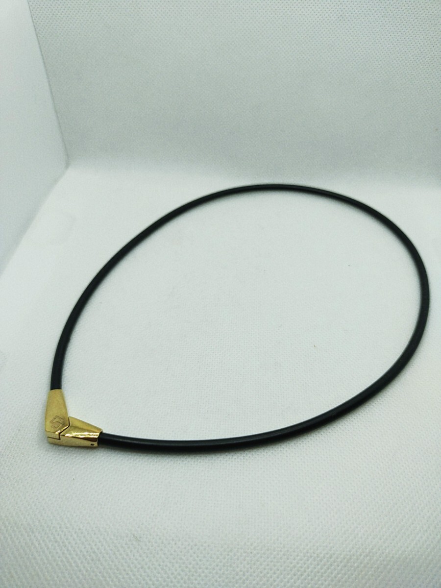 コラントッテ オルト 磁気ネックレス ネックレス ALT ブラック×ゴールド Lサイズ 51cm HPY-17000 【動作確認品】 の画像1