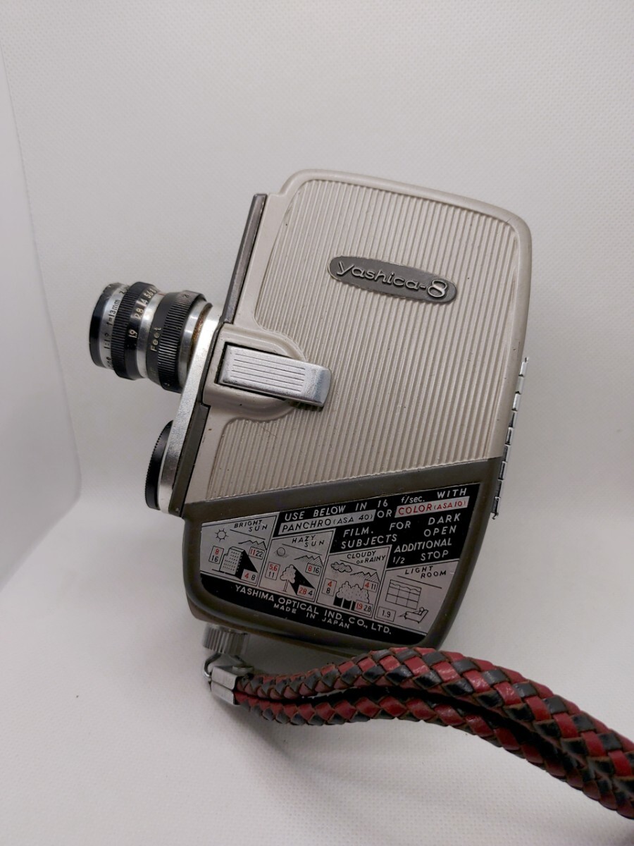 Yashica-8 8ミリフィルムカメラ HPY-36000 【動作確認品】 _画像1