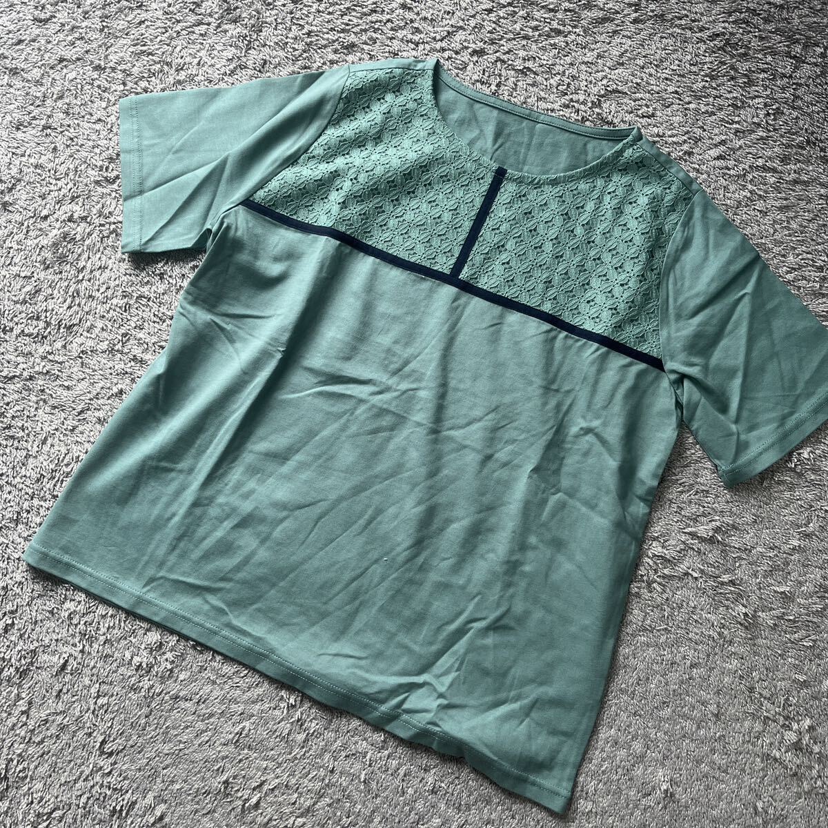 部分レース紺パイピングTシャツ緑 L★新品3_画像1