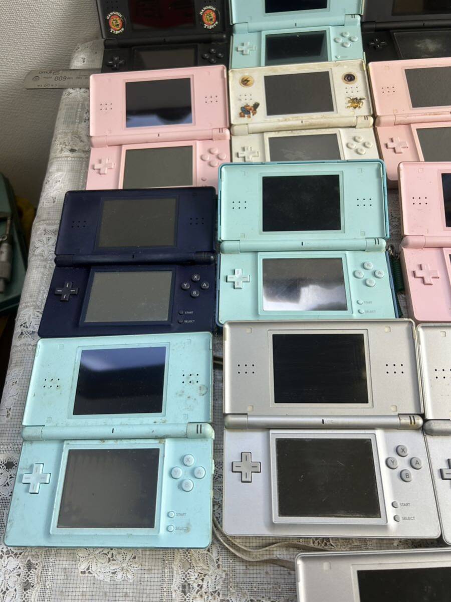 任天堂 Nintendo ニンテンドー DSLite DSlite DS Lite 18本纏め　現状未確認中古品　DS 3DS ゲームカード17枚付　NINTENDO lite _画像3