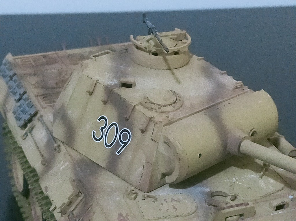 タミヤ 1/35 ドイツ パンサーA型中戦車 塗装済み 完成品 戦車兵、歩兵付きの画像5