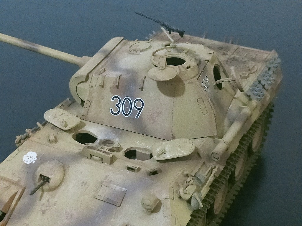 タミヤ 1/35 ドイツ パンサーA型中戦車 塗装済み 完成品 戦車兵、歩兵付きの画像10