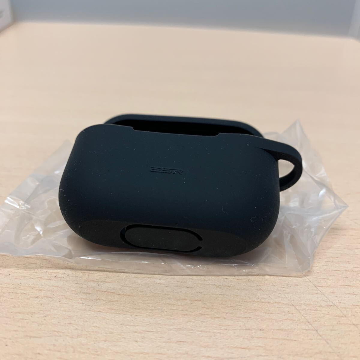 y051025m ESR AirPods Pro ケース (2023/2022/2019)用 AirPods Pro 第2世代　第1世代　シリコン保護ケース カラビナ付き _画像6