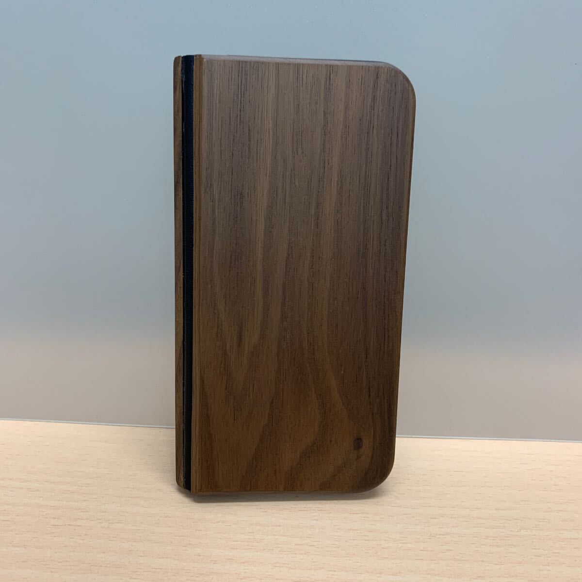 y051415m wooday tokyo iPhone 13 Pro 木製 ウッド 手帳型 ケース ウォールナット 財布型 サイドマグネット式 カード収納 スタンド機能_画像2