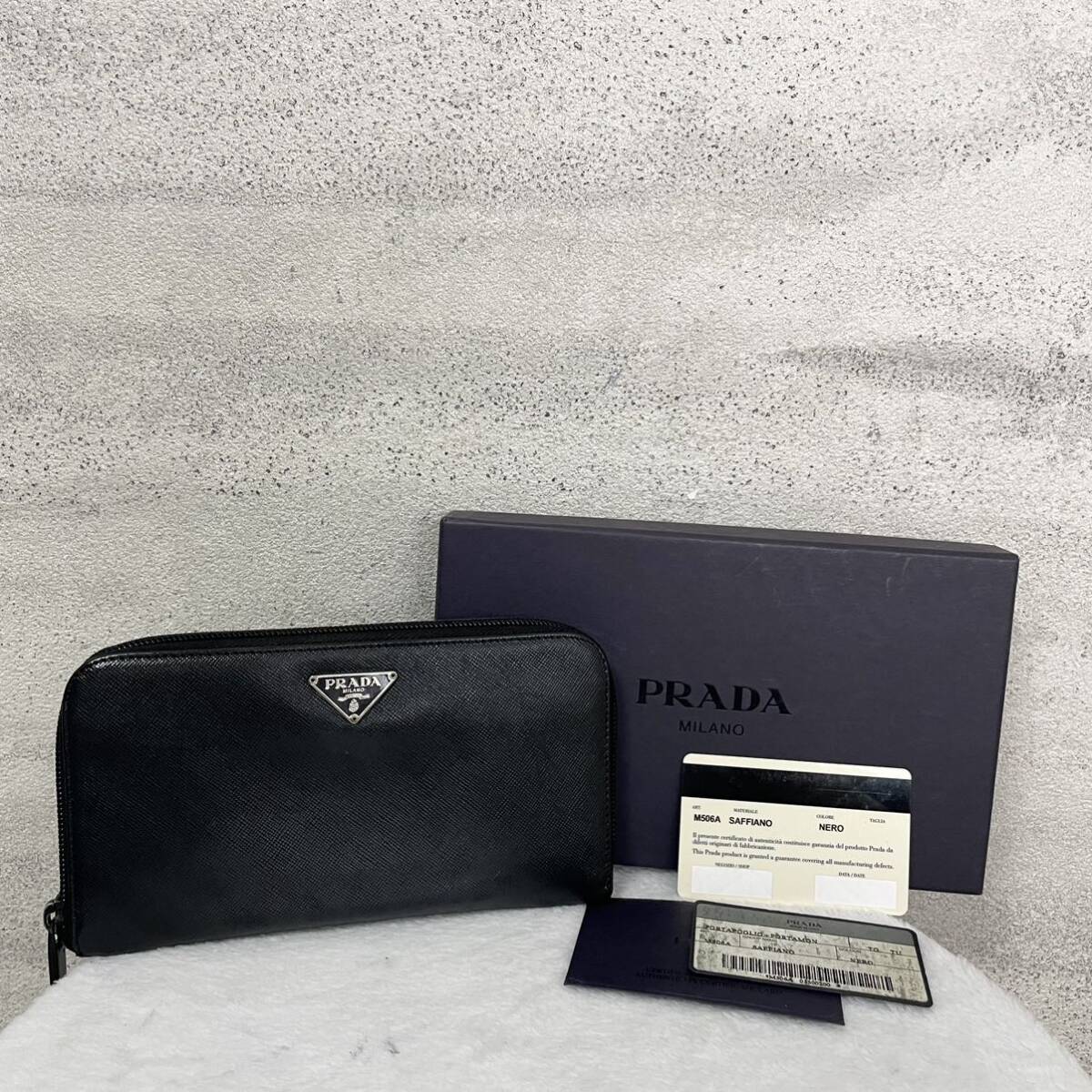 【贅沢品の極み】PRADA プラダ 長財布 カードケース コインケース 三角プレート レザー サフィアーノ ブラック ラウンドファスナー の画像1