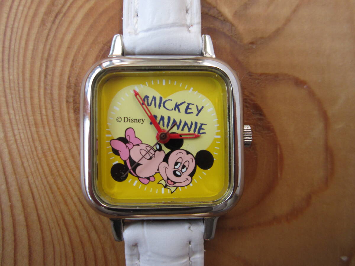（綺麗、貴重なデザイン）ディズニー Disney ミッキー&ミニーマウス　アナログ腕時計 レディース _画像2