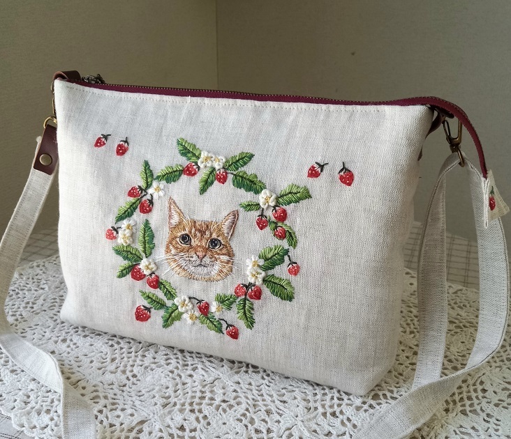  hand made! hand embroidery cat ... shoulder bag tea tiger strawberry linen100%sakoshu pouch smartphone shoulder 