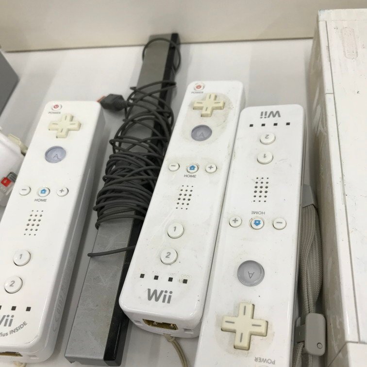 Nintendo ニンテンドー Wii 本体 RVL-001 / コントローラー×3 / ヌンチャク / ソフト おまとめセット【CEAL9041】_画像4