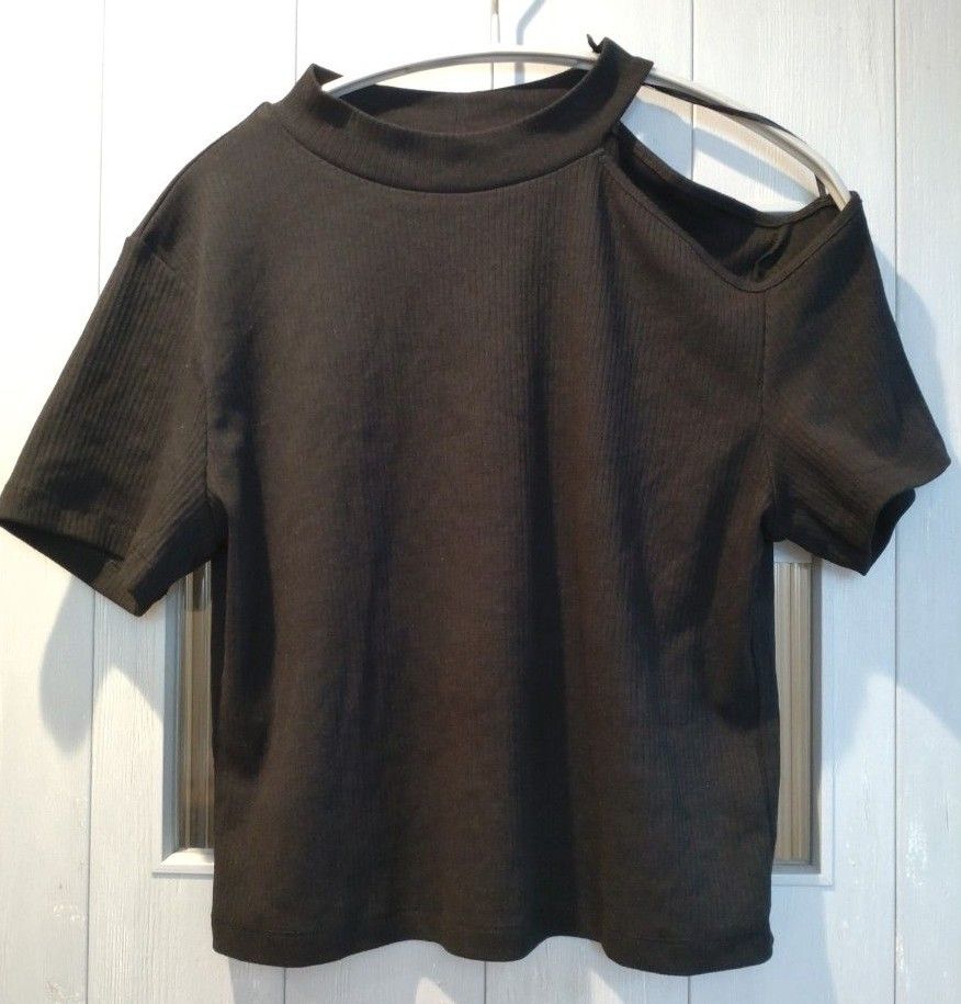 GU ジーユー　リブカットアウトミニT(半袖)YG+E(丈43.5cm～49cm)　黒　ブラック