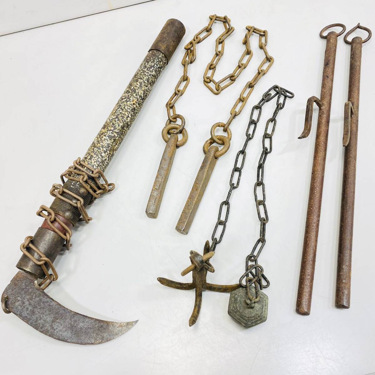 [240425-17]. sickle hook . sword . armor Edo ninja iron made hook . together .. era .. tool vise . minute copper . era thing era armor 