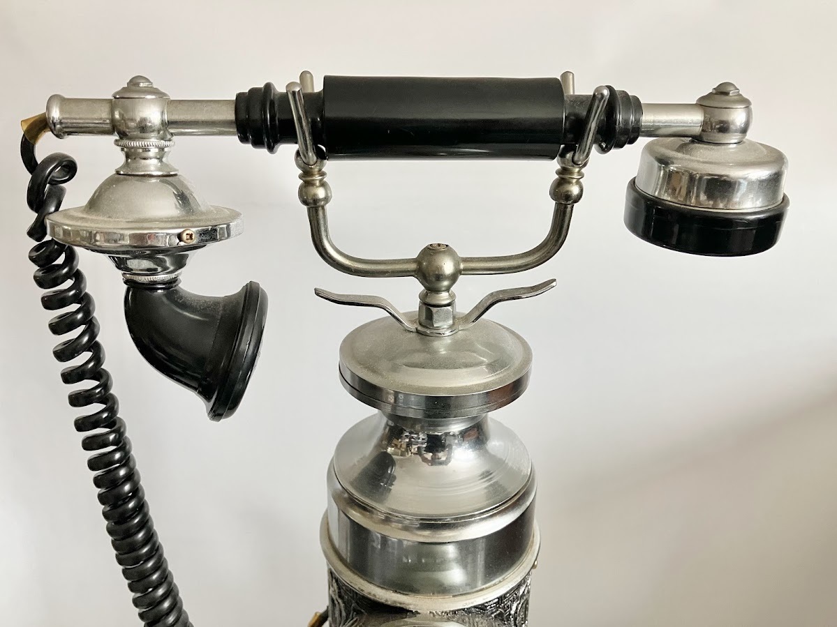  アンティーク古電話機 スタンド ヴィンテージ 骨董 ダイヤル式 インテリア 昭和レトロ 高さ約102㎝ (24/5/19)_画像2