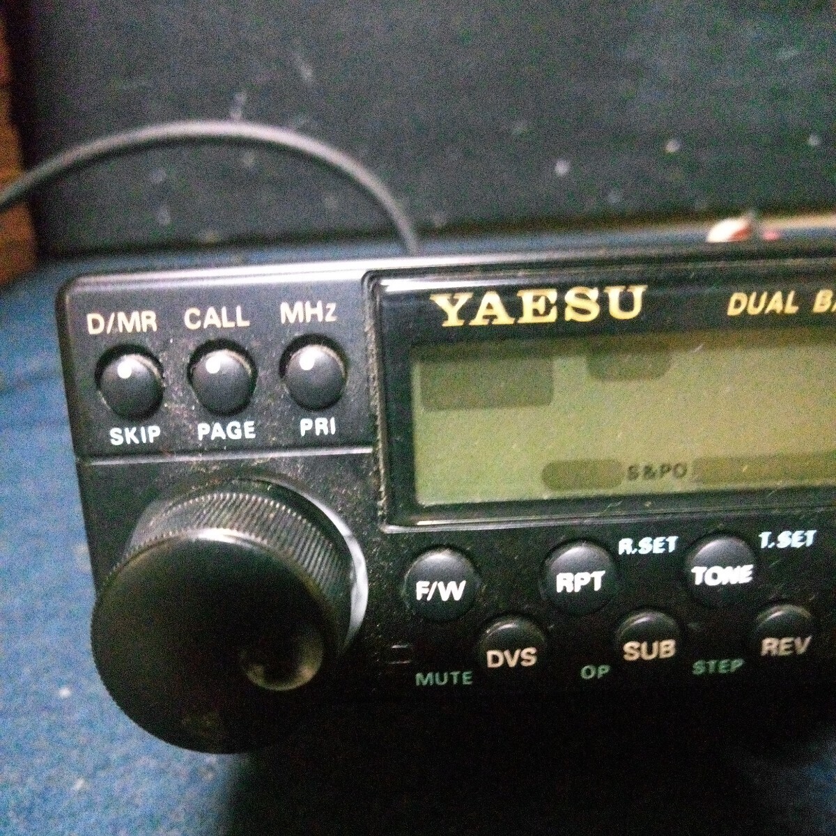 YAESU ヤエス 八重洲無線 デュアルバンドFMトランシーバー「FT-4900」 ブラック 約16×14cm 厚さ約4cm 動作未確認 ジャンク AD-12_画像2