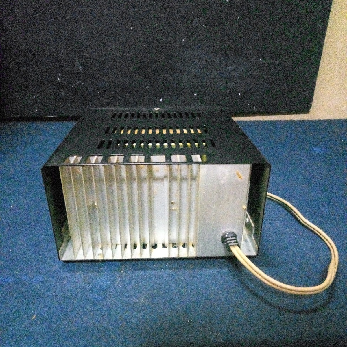 ALINCO アルインコ アマチュア無線 安定化電源「DM-107M」 AC100V DC13.8V/4A ブラック 約19×15cm 厚さ約8cm 通電確認済み ジャンク AD-13_画像5