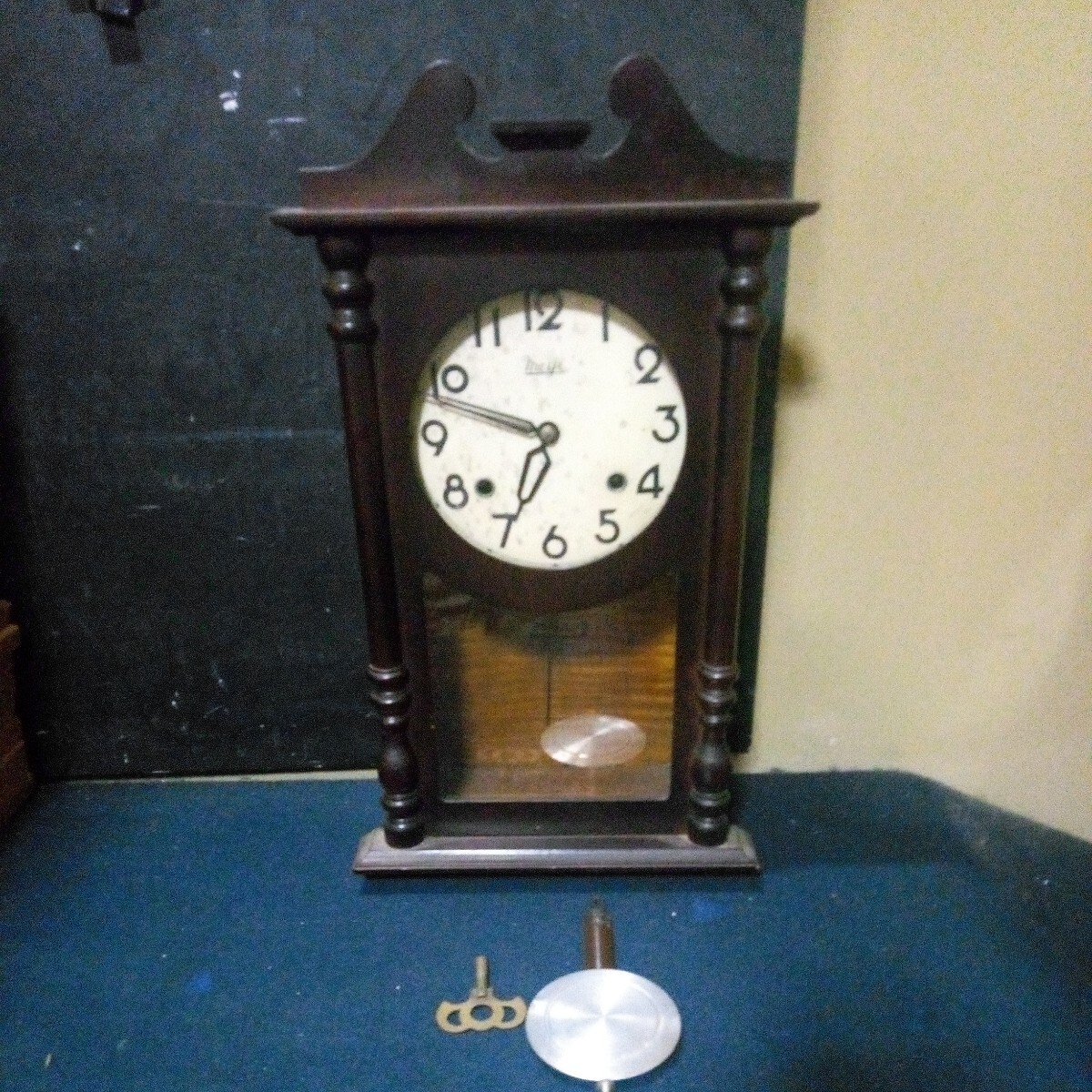 明治時計 柱時計 掛時計 振り子時計 ボンボン時計 ゼンマイ式 木製 約49×28cm 厚さ約12cm レトロ 動作未確認 ジャンク AD-15_画像1