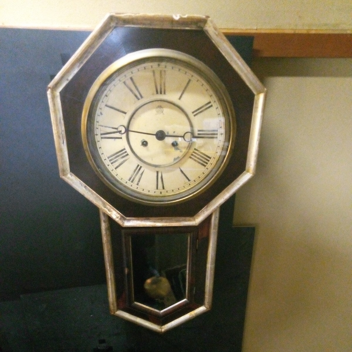 古時計 柱時計 掛時計振り子時計 八角時計 ゼンマイ式 メーカー不明 約70×38cm 厚さ約11cm アンティーク レトロ ジャンク AD-16 _画像1