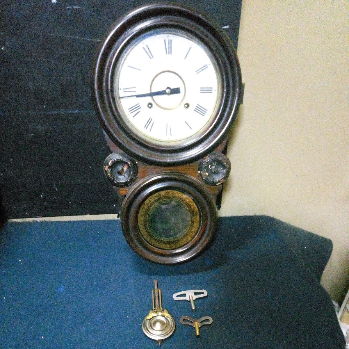 大阪時計 古時計 柱時計 掛時計 振り子時計 ボンボン時計 だるま時計 ゼンマイ式 約49×28cm 厚さ約11cm アンティーク ジャンク AD-27_画像1