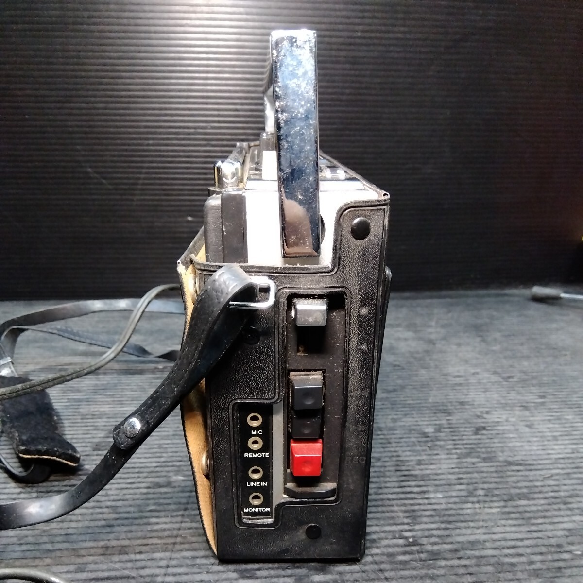 昭和レトロ 古い SONY ラジオカセット テープレコーダー CF-1050 通電確認済 ケース付 ラジカセ_画像5