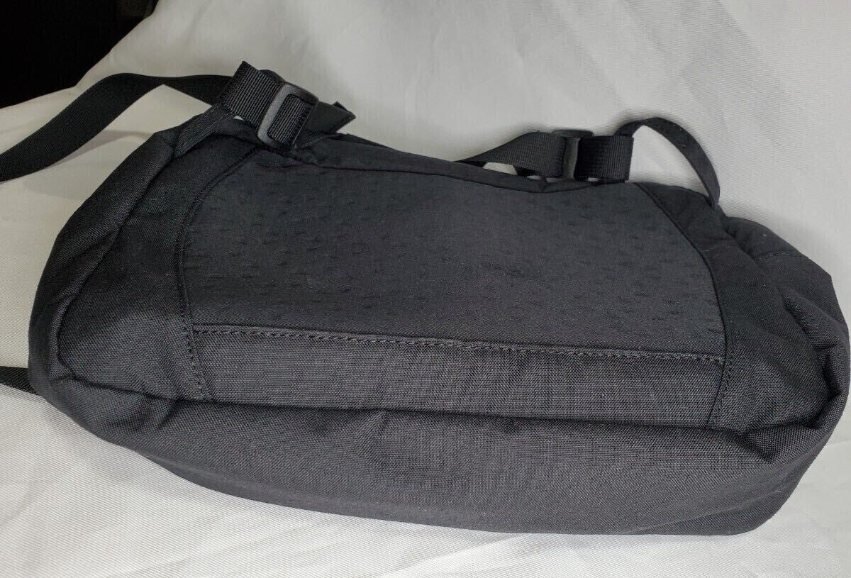 THE NORTH FACE ザ・ノースフェイス メトロポーチ Metro Pouch 4.5L 黒 ブラック NM81661 ショルダーバッグ・ウエストバッグ肩掛けの画像5