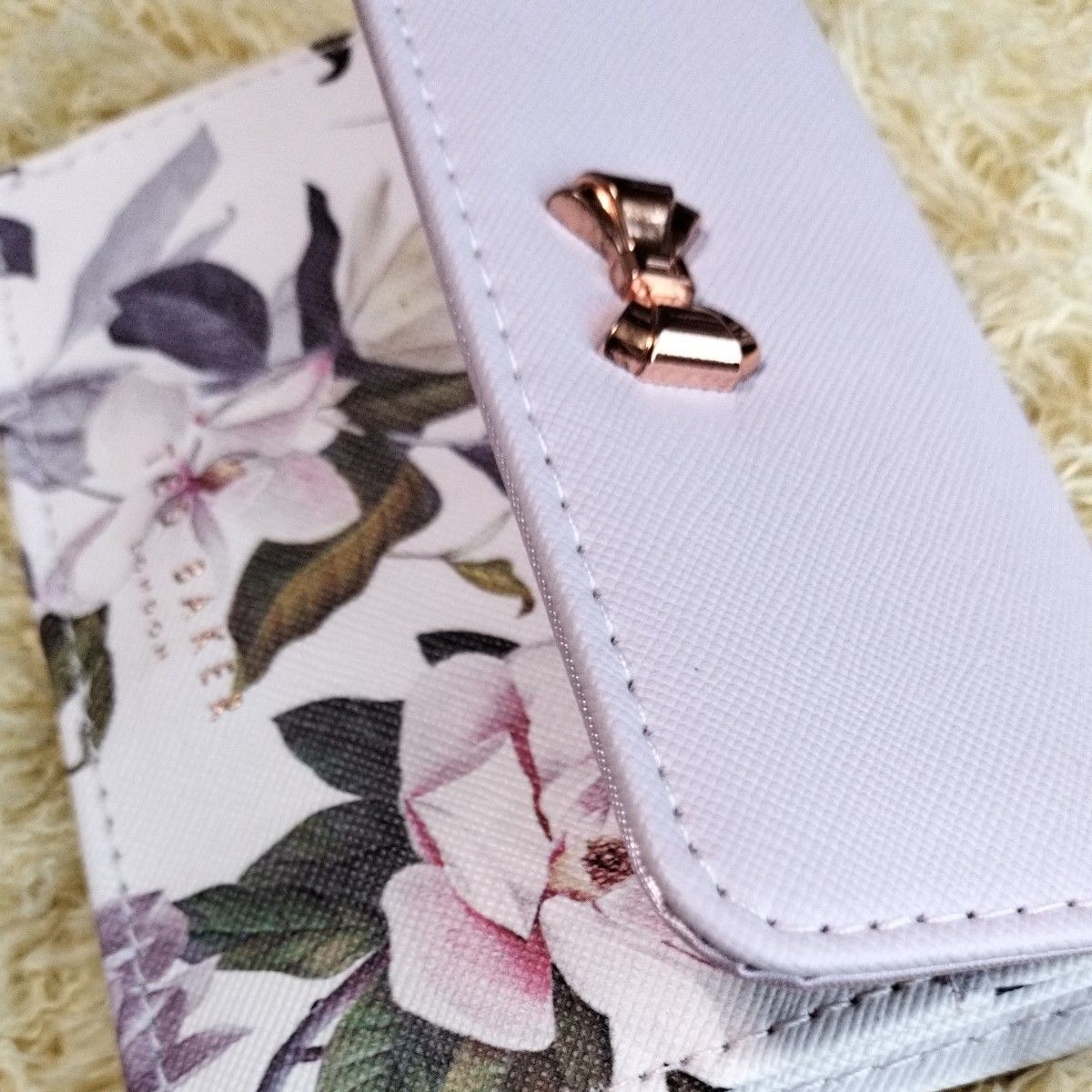 TED BAKERの花柄ラベンダーカラーのミニ財布　名刺入れ兼用 がま口 かわいい財布