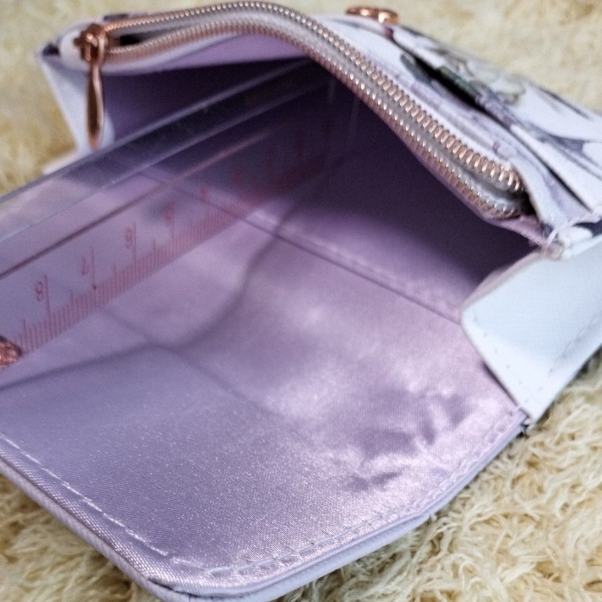 TED BAKERの花柄ラベンダーカラーのミニ財布　名刺入れ兼用 がま口 かわいい財布