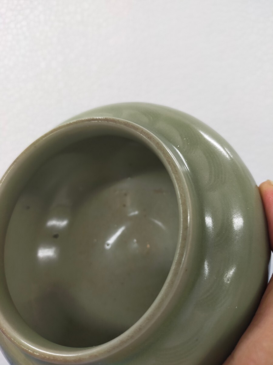  China old . celadon writing brush . dragon Izumi kiln . celadon Tang thing Song era thing tea go in tea utensils water ..... celadon pot lotus .. flower . "hu" pot 