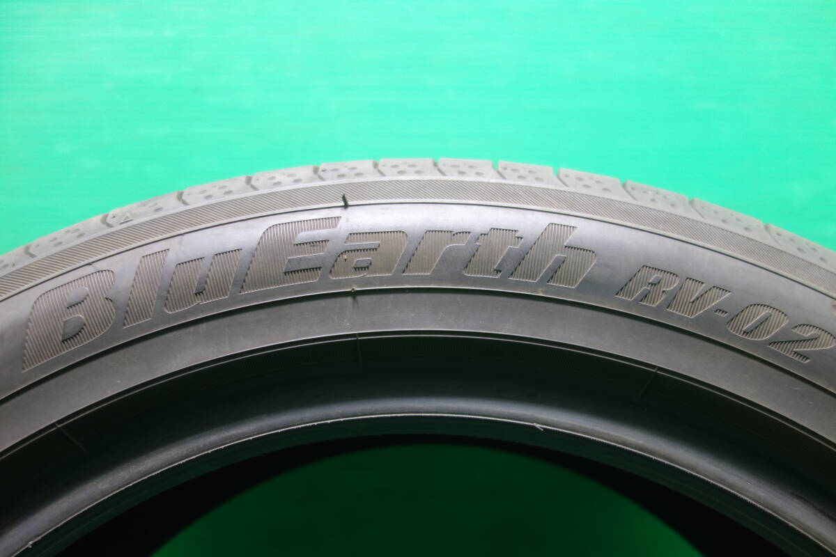 L1576-20 送料無料 205/55R17 サマータイヤ 夏 1本 YOKOHAMA BluEarth RV-02 7.5分山 溝たっぷり 2020年製 パンクチェック済_画像3