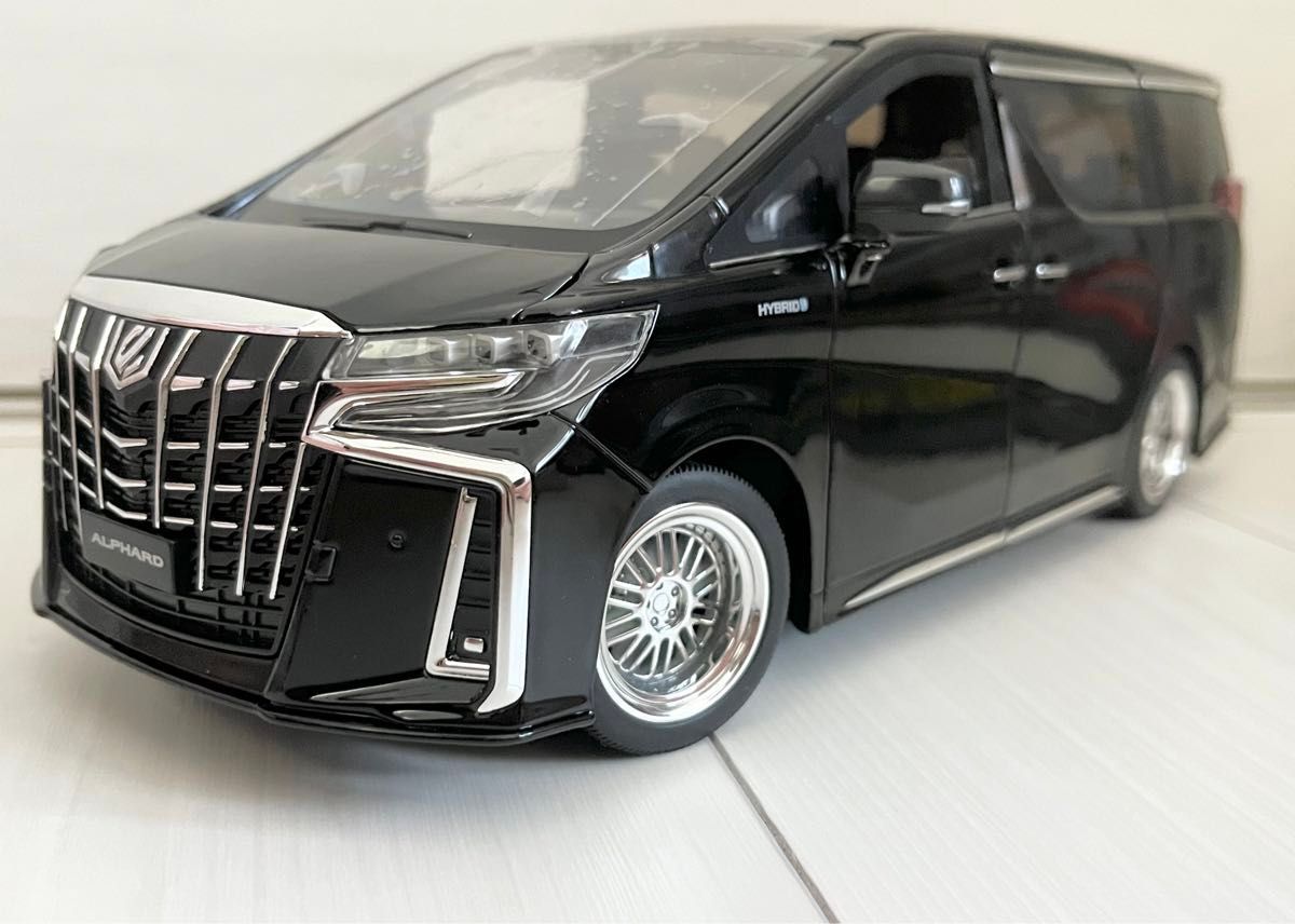 《新品》1:18 トヨタ ALPHARD ミニカー パワースライドドア