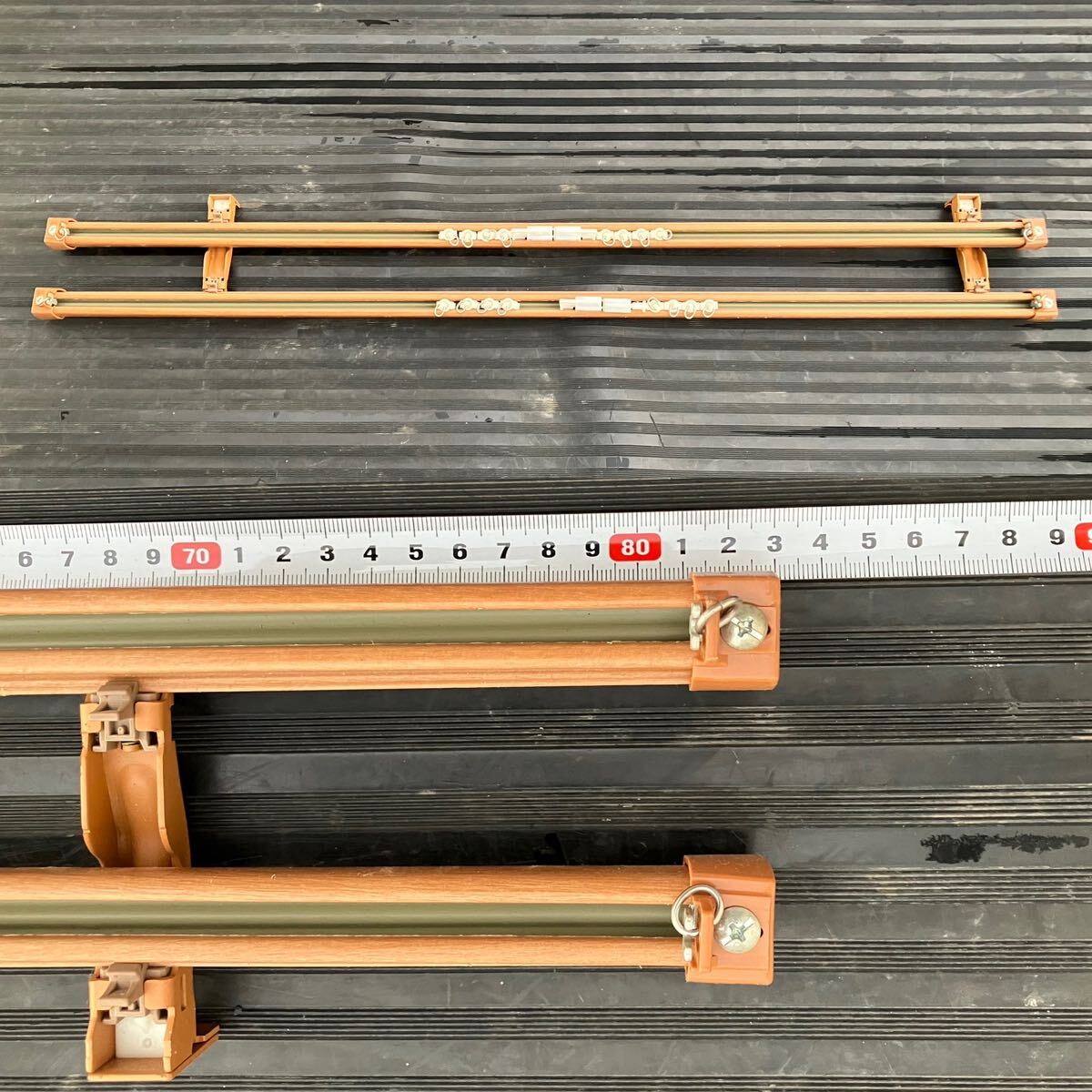 カーテンレール 約80cm（端間約ま83cm）取付幅は自由に調整 大は小を兼る レールをカットすれば短く出来ます DIY 日曜大工 インテリア 小窓