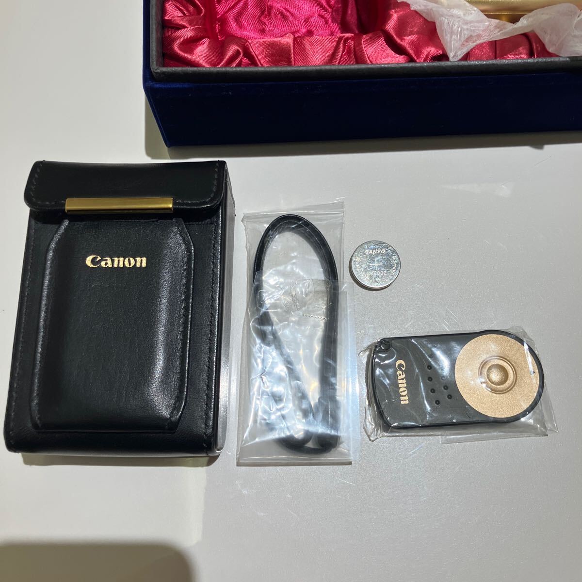 動作未確認現状品 未使用相当美品 Canon キャノン IXY240 limited version 60th anniversary ゴールド フィルムカメラ HON-Z-81同梱不可_画像4