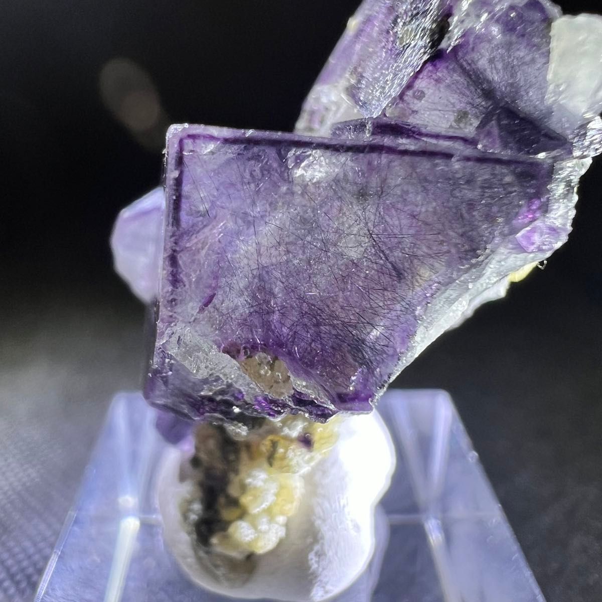 ヤオガンシャン　ラビットヘアーも観察できる　パープルウィンドウ　フローライト 原石 鉱物 鉱物標本 フローライト