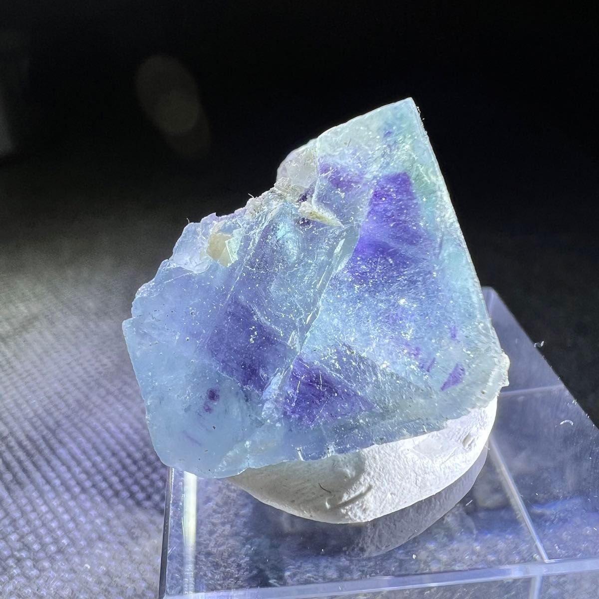 ヤオガンシャン　パープルゾーニングが特徴的なブルーフローライト 原石 鉱物 フローライト 蛍石