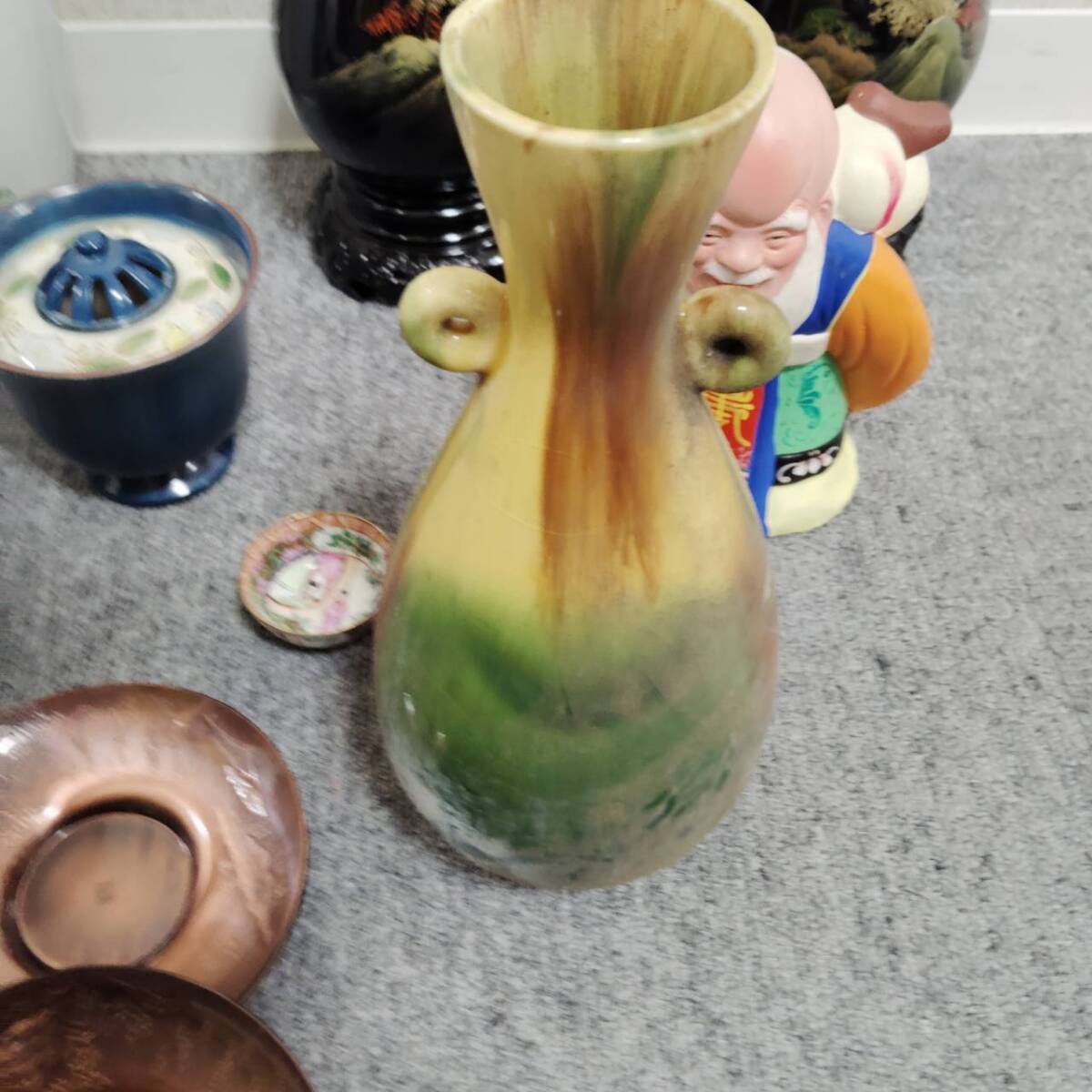 【F-14462】1円スタート 置物おまとめ 花瓶 陶器 アンティーク 中國古玩 陶器人形 純銅皿 古物 古美術品 中古 保管品の画像5