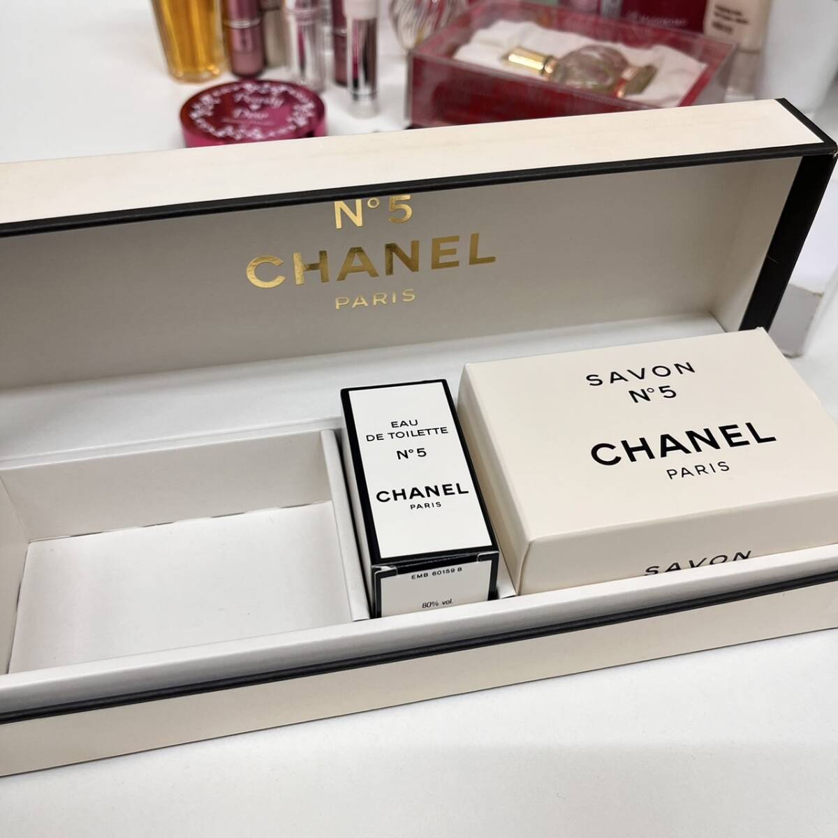 [C-25008a] unused contains CHANEL Chanel brand cosme other brand KATE cosmetics mascara perfume large amount set sale used Junk contains 