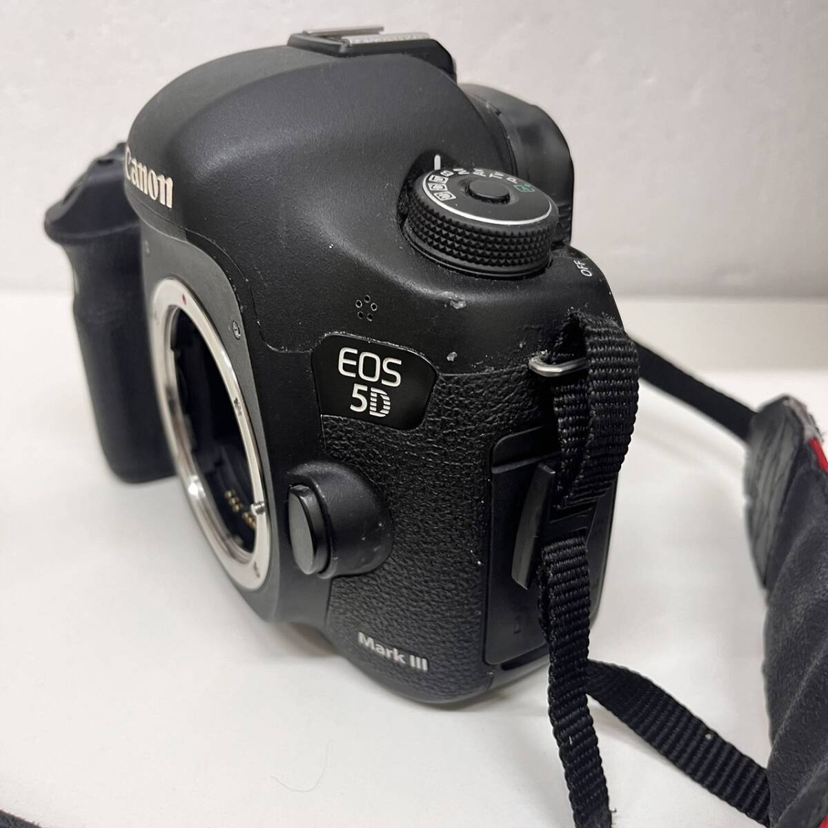 【C-25059】Canon キャノン EDS5D MarkⅢ カメラボディのみ 充電器 バッテリー 付 動作確認済み 現状品 中古 保管品_画像9