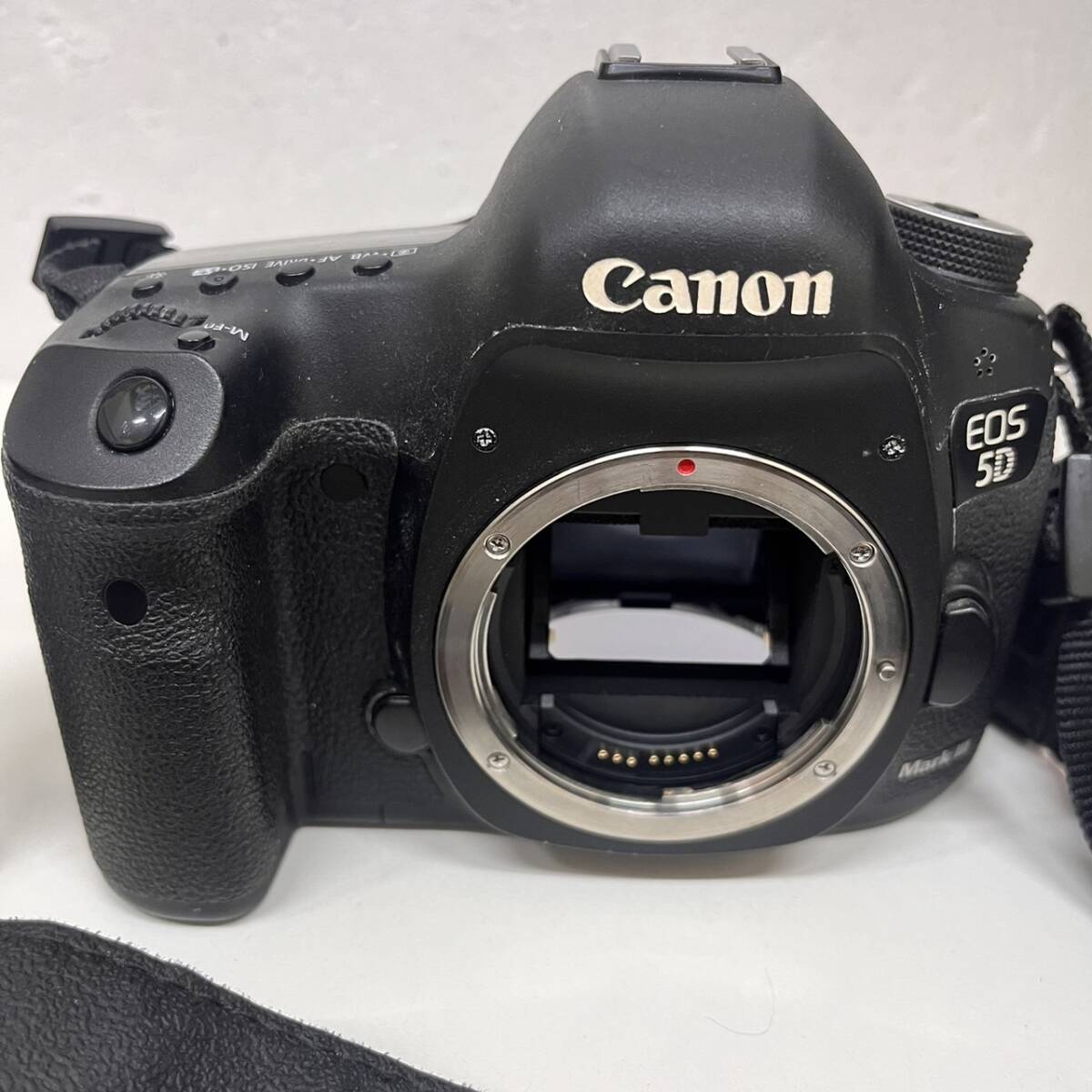 【C-25059】Canon キャノン EDS5D MarkⅢ カメラボディのみ 充電器 バッテリー 付 動作確認済み 現状品 中古 保管品_画像8