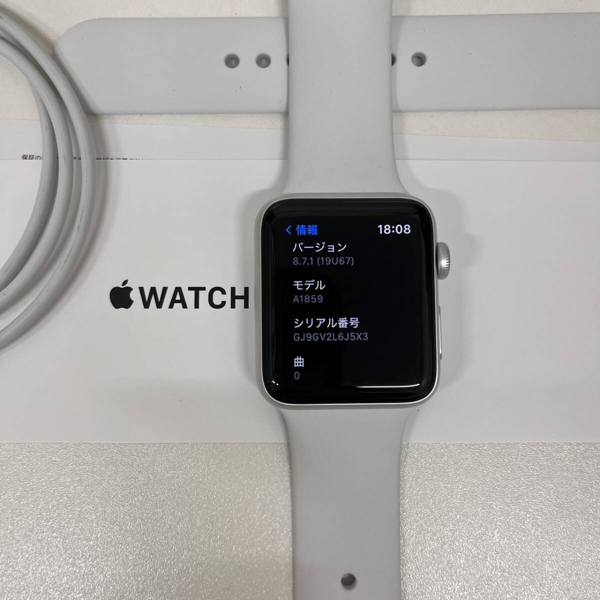 【C-21265】Apple Watch Series3 A1859 42mm GPS MTF22J/A シルバーアルミニウム ホワイトスポーツバンド 箱 中古 動作確認済み 現状品_画像2