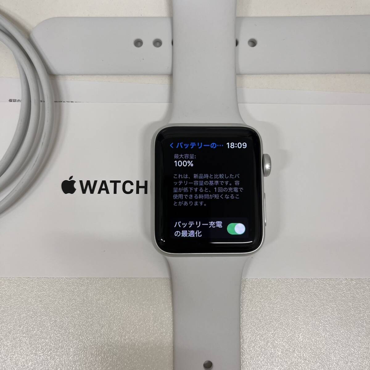 【C-21265】Apple Watch Series3 A1859 42mm GPS MTF22J/A シルバーアルミニウム ホワイトスポーツバンド 箱 中古 動作確認済み 現状品_画像3