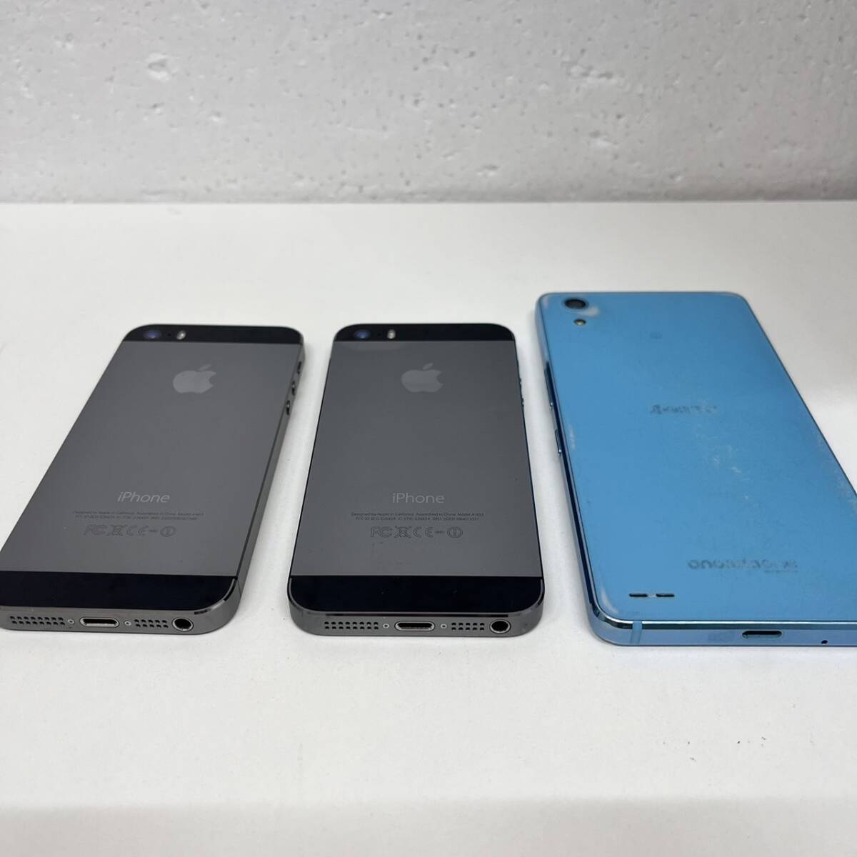 【C-24607】3つセット iPhone 携帯 スマホ まとめ売り ジャンク扱い ME335J/A 32GB IMEI:352033065827680 判定〇_画像3