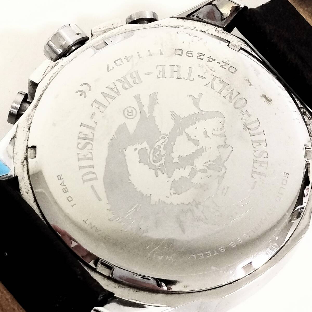 【F-14615】1円～ DIESEL ディーゼル メンズ時計 DZ-4290 レザーベルト 使用感あり 不動品 ジャンク扱い ブランド時計_画像3