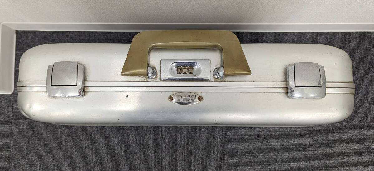 【TJ-3435NY】アタッシュケース ジュラルミンケース スーツケース 番号不明 鍵なし 年代物 アルミ トランク の画像7