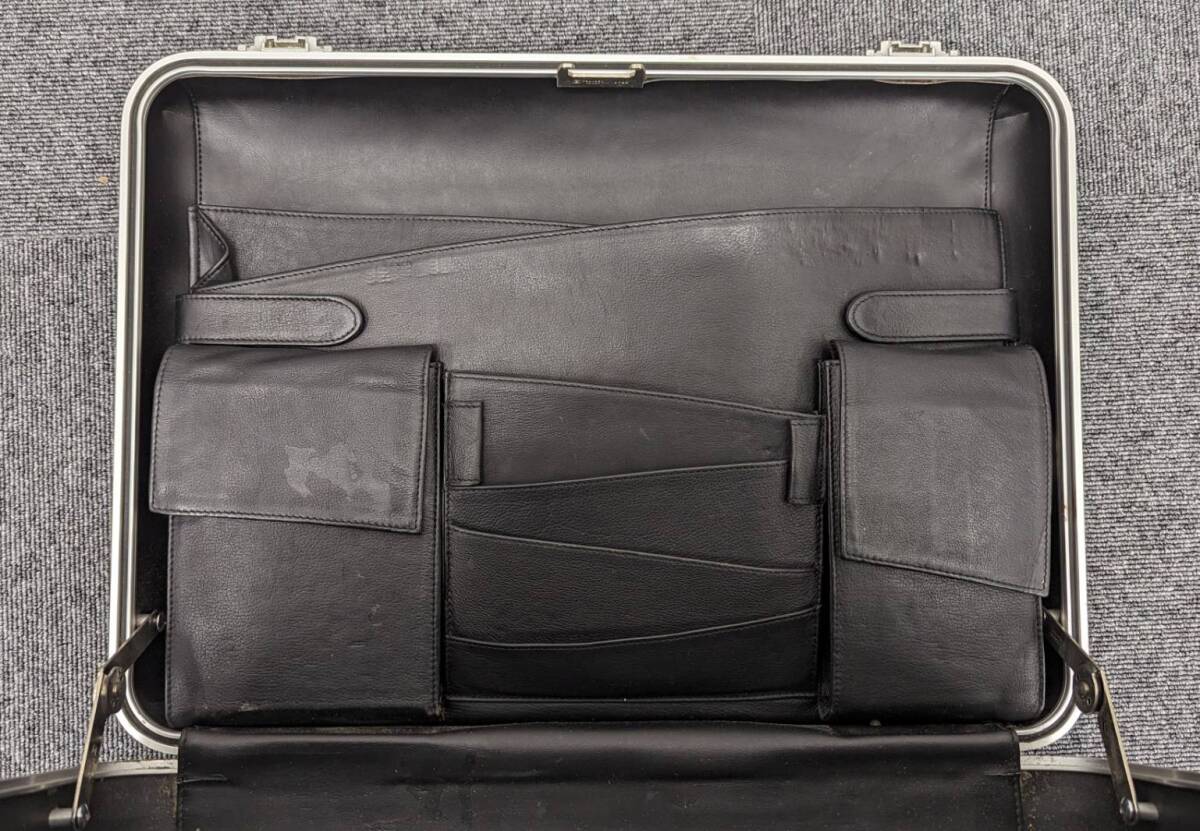 【TJ-3435NY】アタッシュケース ジュラルミンケース スーツケース 番号不明 鍵なし 年代物 アルミ トランク の画像2