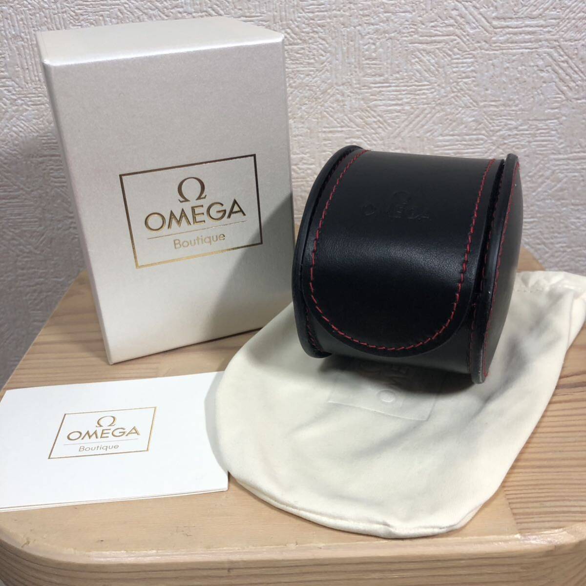 OMEGA 純正ウォッチケース　箱　時計BOX レザーケース　非売品_画像1