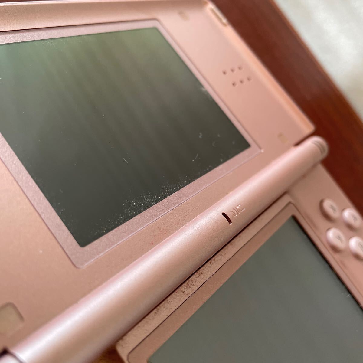 ［ジャンク品］Nintendo DS Lite USG-001 画面傷あり、シール痕有り_画像5