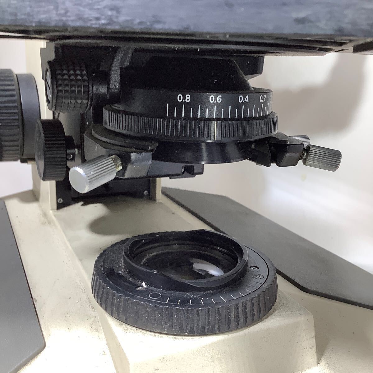 オリンパス BH2シリーズ顕微鏡 中古品一般的な通電まで済みです。注意ランプ切れその他キズパーツカケ有り品です。(現状渡し品です。)の画像4