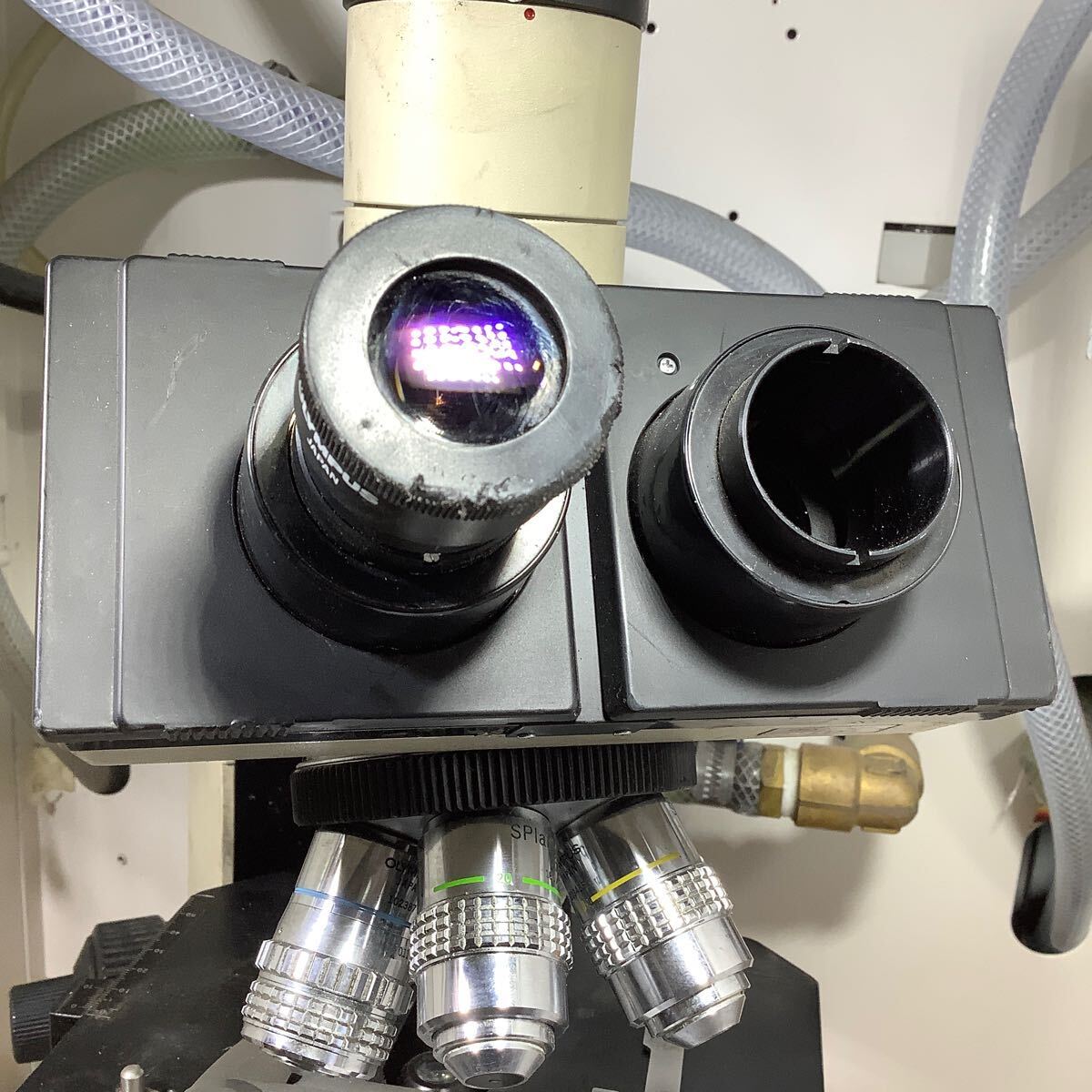 オリンパス BH2シリーズ顕微鏡 中古品一般的な通電まで済みです。注意ランプ切れその他キズパーツカケ有り品です。(現状渡し品です。)の画像6