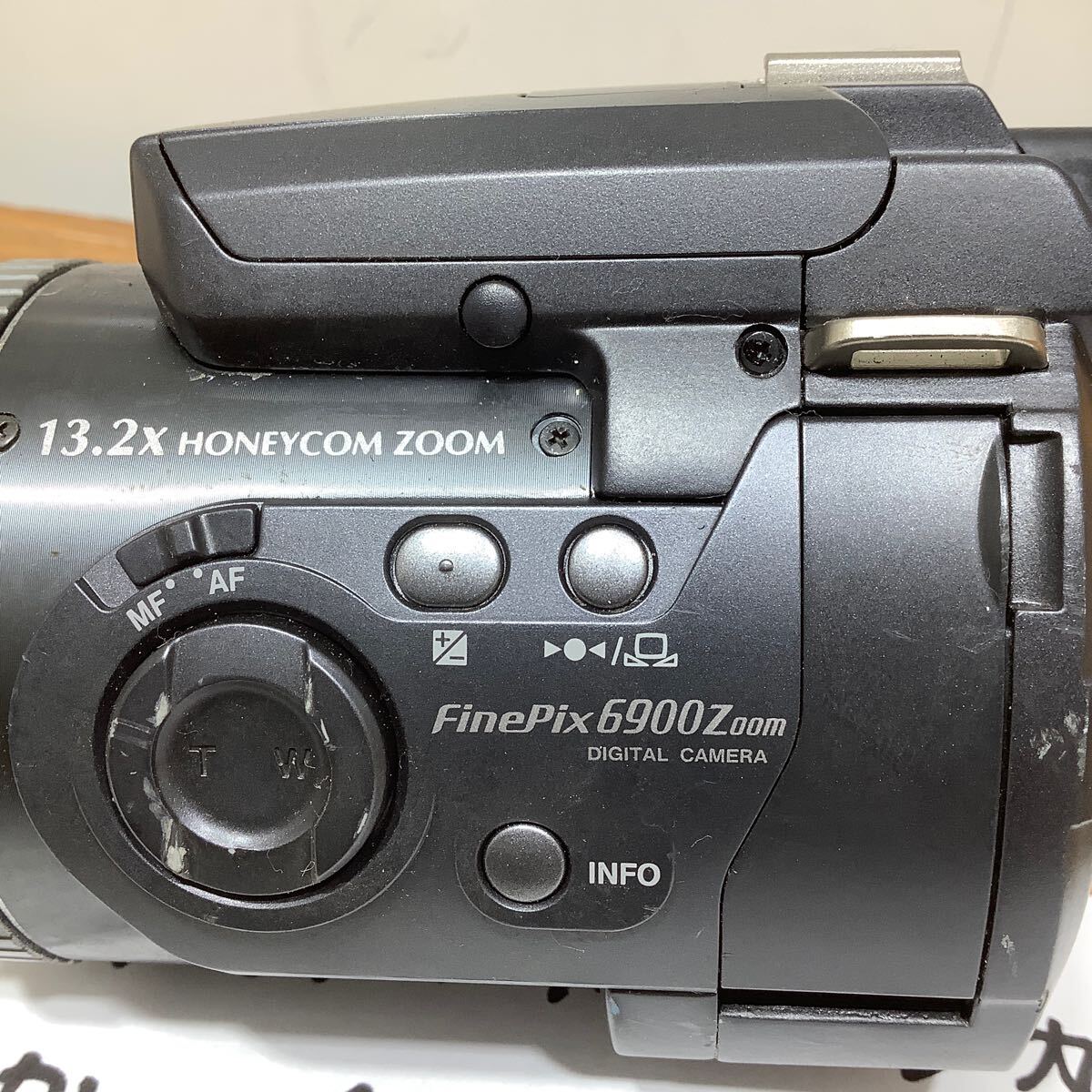 富士フイルムデジタルカメラ 『FiNEPIX 6900zooM中古品現状渡し品です。ジャンク一般通電まで済みです。_画像3