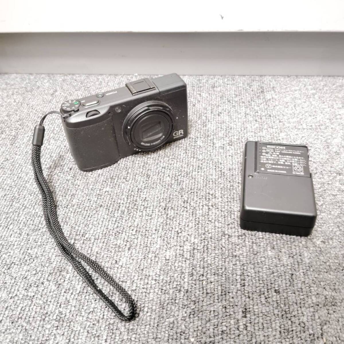 【B-13726】1円スタート RICOH リコー GRDIGITSLⅢ 6.0mm 1:1.9 コンパクトデジタルカメラ 通電確認済み 予備バッテリーあり