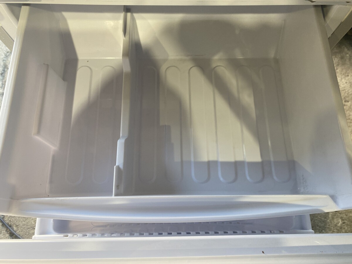 【１３－８８】直接引き取り大歓迎！冷凍冷蔵庫 SHARP SJ-D14F-S 2020年製 シルバー系 137L シャープ ノンフロン 冷凍庫 冷蔵庫 中古品_画像6