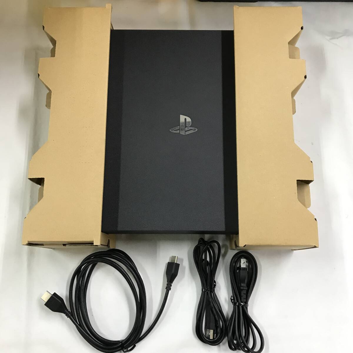 gy329 送料無料！コントローラー無し動作品 SONY PlayStation4 Pro PS4 プレイステーション4 ジェットブラック CUH-7200B 1TB_画像2