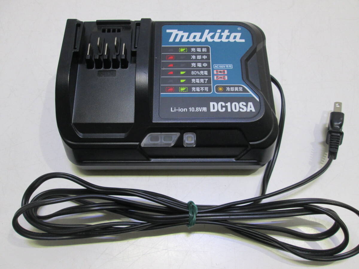 YK240517　makita マキタ CL107FD コードレス 充電式クリーナー 掃除機 紙パック式 充電器付き_画像9
